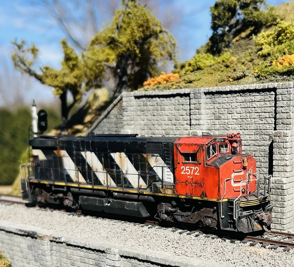 HO Scale Custom Weathered Rapido Canadian National CN M420 Factory DCC/Sound/NIB - Image 1 of 4