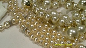 Collar de cuentas de perlas de imitación y par de pulseras de cuentas de perlas de imitación - Imagen 1 de 9