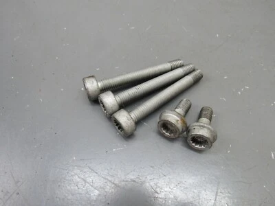 Pernos de carcasa de filtro de aceite de motor Audi A3 accesorios de enfriador de aceite de motor 2017-2020 OEM Foto 1 de 4