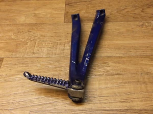 Yamaha YZF R1 RN12 Bj.04-06 Reposapiés Asiento Trasero Derecho (Azul) - Imagen 1 de 4