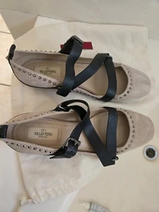 Bailarina Valentino talla 37,5, cuero negro, gamuza nude y tachuelas plateadas. - Imagen 1 de 6
