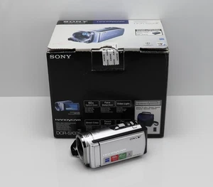 SONY HANDYCAM DCR-SX33E CAMCORDER BOXED MEMORY STICK / CARD DIGITAL VIDEO CAMERA - Picture 1 of 4