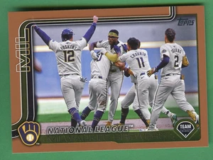 MILWAUKEE BREWERS 2025 TOPPS SERIE 2 BÉISBOL PARALELO DORADO/2025 - Imagen 1 de 2