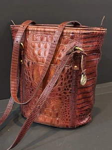 Bolso de Hombro Brahmin 25 Aniversario Cuero Cocodrilo Marrón Repujado - Imagen 1 de 13