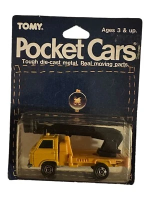TOMY POCKET CARS CAMIÓN CUBO AMARILLO Paquete Blister Tarjeta De Colección Nuevo Foto 1 de 2