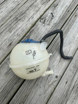 2003 - 2010 大众大众啤酒冷却剂储藏和盖原始设备制造商 — 第 1/4 张图片