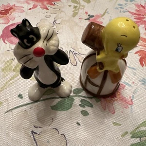 Vintage Sylvester & Tweety Bird Salt and Pepper Shaker Set Warner Brothers - Picture 1 of 6