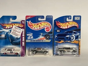 Hot Wheels '57 Chevy (3 Car Lot) Maßstab 1:64 Diecast Neu auf Karte - Bild 1 von 11