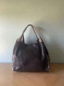 Bolso Claudia Firenze Hecho de Cuero Genuino con Patrón de Piel de Serpiente - Imagen 1 de 15