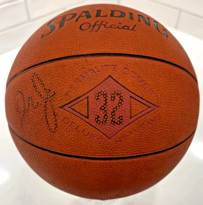 Pelota de goma de baloncesto Spalding Dr J Julius Erving #32 hecha en EE. UU. 29,5 Foto 1 de 4