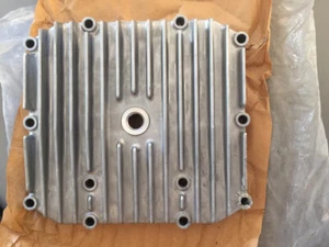 SUZUKI GS500 GS450 1980 1981 1982 ENGINE OIL PAN 11511-44100 N.O.S - Picture 1 of 7