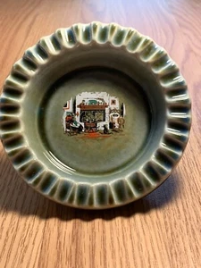 Wade irischer Porzellan kleiner zerknitterter Aschenbecher grün Vintage mit Küchenszene - Bild 1 von 10
