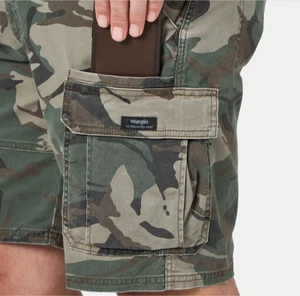 Herren Wrangler Relaxed Fit Cargo Shorts mit Stretch grün braun Tarnmuster Größe wählbar - Bild 1 von 13