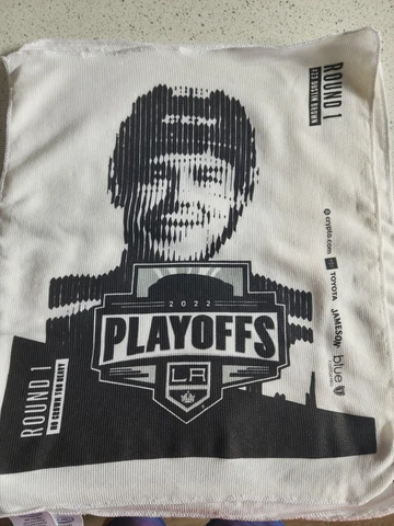 LA Los Angeles Kings Oilers Towel Stanley Cup Playoffs Round 1 Game 6 5/12 Brown Cover