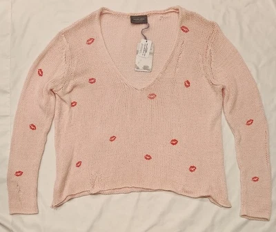 Suéter para mujer de madera con cuello en V mini besos desgastados talla M/L precio de venta sugerido por el fabricante 119 USD Foto 1 de 4