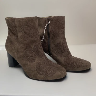 Andrew Geller Brown Jural Vegan Brown Suede Side Zip Ankle Boots Sz W 9M READ - Image 1 of 4