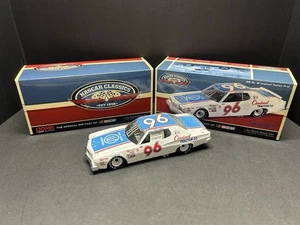 Trattore Dale Earnhardt #96 Cardinal 1978 Ford Torino 1:24 Lionel pressofuso NUOVO - Foto 1 di 24