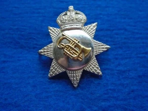 BRITISH ARMY BAND, CORONET 2 PART FROSTED BURNISHED SILVER CAP BADGE + PIN, KC - Picture 1 of 3