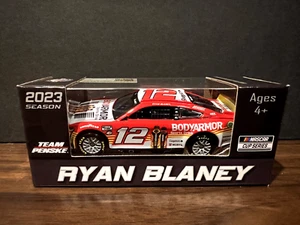 Ryan Blaney 2023 #12 BodyArmor Penske Mustang NASCAR 1/64 TAZA - Imagen 1 de 2
