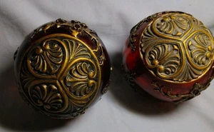 Rare antiche sfere di vetro rosso rubino e ottone. Nessun danno. Impeccabile set di tre - Foto 1 di 12