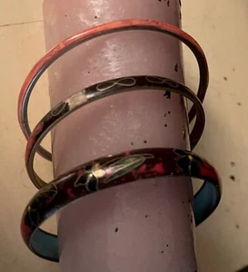 WOMENS (3) BANGLES BRASS ENAMEL BLACK RED FLORAL DESIGN - Picture 1 of 5