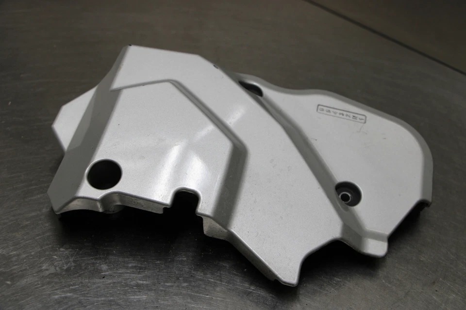 08-12 SUZUKI KATANA 650 GSX650F Front Sprocket Cover Foto 1 de 4