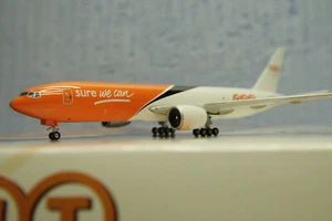 Phoenix 1:400 TNT Cargo Boeing 777-200F MINT Freighter Die-cast Model NEW - Foto 1 di 9