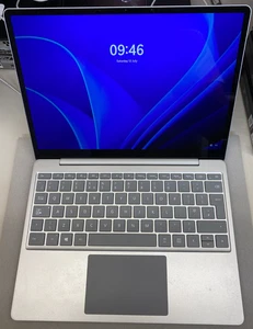 Microsoft Surface Go 1943 12.4" - i5-1035G1 - 16GB RAM - 256GB SSD - Touchscreen - Picture 1 of 17