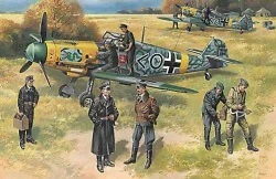 Bf 109F-2 with German Pilots & Ground Personnel by ICM N. 48803 1 48