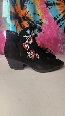 Carlos Santana Layne Ankle Boots Floral Embroidery Faux Suede Side Zip Size 9 M - Image 1 of 4