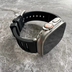 Hochwertiges schwarzes FKM belüftetes Gummi Silikon Uhrenarmband für Apple Watch Ultra 49 mm - Bild 1 von 15