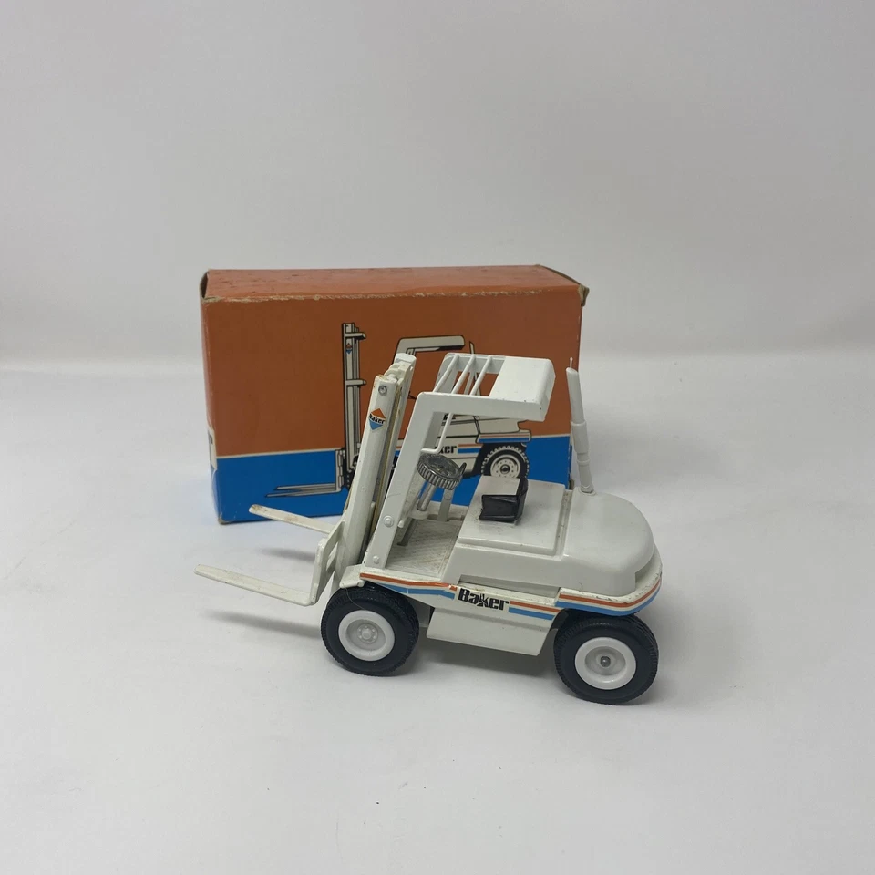 GAMA 9550 Baker forklift 1/32 diecast industrial replica collectible NOS NIB - Image 1 of 4