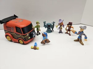 Scooby Doo Pirate Crew Van and Characters Scooby Missing Arm - Picture 1 of 6