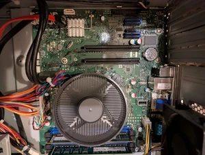 Fujitsu D3222-B12 GS3 Mainboard+CPU Intel i5-4430, 3,0GHz, SR14G, 2x4GB DDR3 - Bild 1 von 5