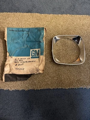 1971 PONTIAC B BODY BONNEVILLE CATALINA NOS LH OUTER HEADLIGHT BEZEL 480720 - Imagem 1 de 3