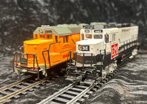 Lote 2 Bachman Spectrum HO 9139 EMD GP30 1962 (en blanco, blanco) 8x4 - Imagen 1 de 16