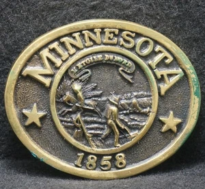 XB03173 *NOS* VINTAGE 1980 ***MINNESOTA*** STATE COMMEMORATIVE BRASS BELT BUCKLE - Picture 1 of 3