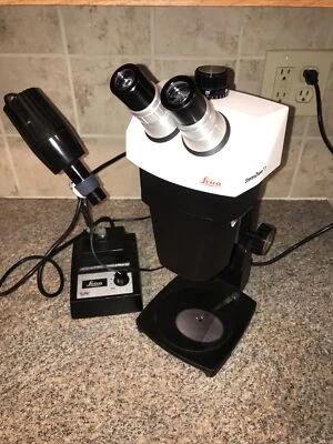 MICROSCOPIO ZOOM ESTÉREO LEICA 7x W.F.  311581 Foto 1 de 4