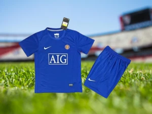 Manchester United Youth Jersey And Shorts Size 26 Ages 10-11 - Picture 1 of 1