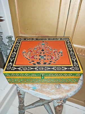 INDIAN HAND PAINTED FLORAL WOODEN BOX/TRINKET/JEWELLERY BOX - Image 1 of 4