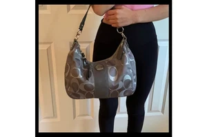 Schultertasche Coach Silber Neu ohne Etikett - Bild 1 von 9
