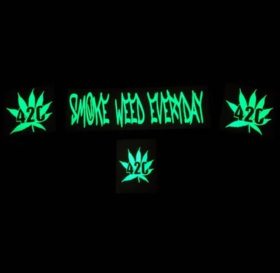 Juego de calcomanías de vinilo grandes verde Brilla en la oscuridad Cannabis Leaf 420 Foto 1 de 4