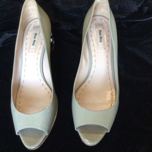 Scarpe Miu Miu in pelle patinata punta aperta cristallo impreziosite. Taglia 39 5