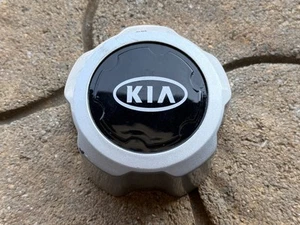 KIA SPORTAGE OEM WHEEL CENTER CAP SILVER FINISH BLACK CENTER 1995-1999 - Picture 1 of 3