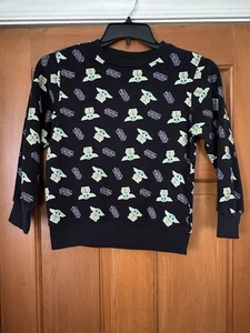 Boy’s Star Wars Baby Yoda Pullover Sweatshirt Size Medium Gently Used - Picture 1 of 3