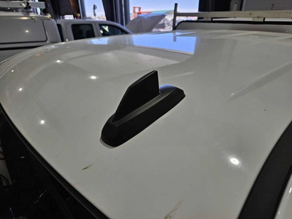 2009 - 2017 雪佛兰索罗德 1500 黑色车顶安装 GPS 天线桅杆 — 第 1/1 张图片