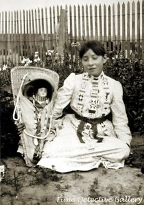 Paiute Indianerin mit ihrer Puppe - historischer Fotodruck - Bild 1 von 1