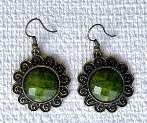 Dark Green Faceted Dangle Earrings Flower Shaped Antiqued Brass-toned Surround - Picture 1 of 6