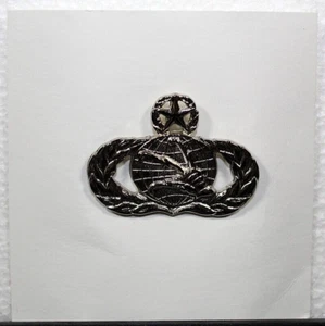 US Air Force Master Communications & Information Shiny Large Badge Pin Insignia - Picture 1 of 2