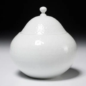 Bjorn Wiinblad Rosenthal White Romance Embossed Lidded Sugar Bowl 4.5"h 4.5"dia - Picture 1 of 5